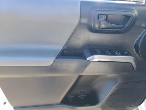 Used 2020 Toyota Tacoma SR5 image 10