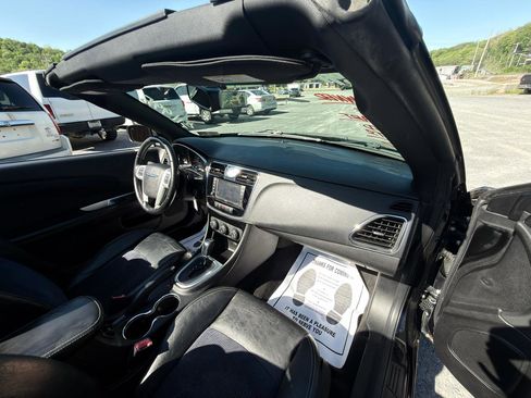 Used 2012 Chrysler 200 S FWD image 21