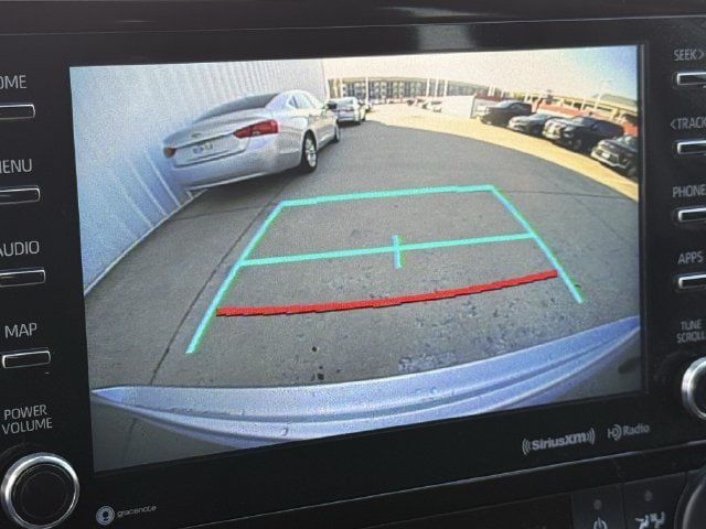Used 2022 Toyota Highlander LE FWD image 18