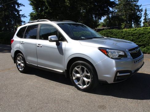 Used 2017 Subaru Forester 2.5i Touring AWD/4WD image 2