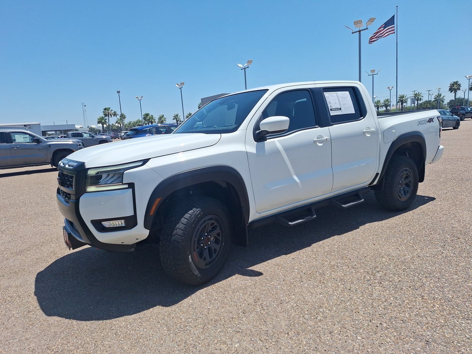 Used 2025 Nissan Frontier PRO-4X AWD/4WD image 3