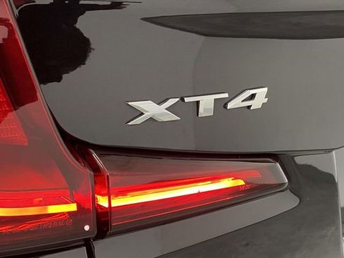 Used 2025 Cadillac XT4 Premium Luxury image 10