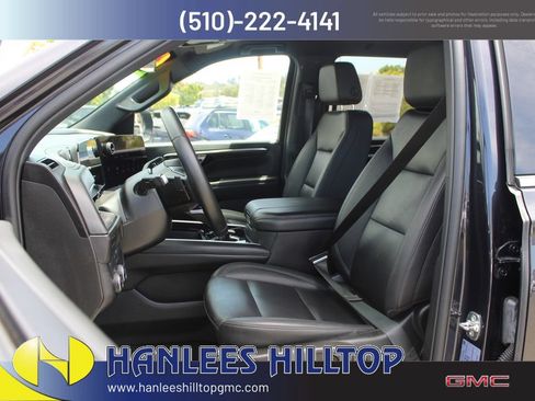 Used 2025 Chevrolet Suburban LT RWD image 13