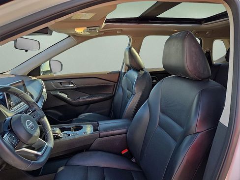 Used 2021 Nissan Rogue SV w/ Premium Package image 13