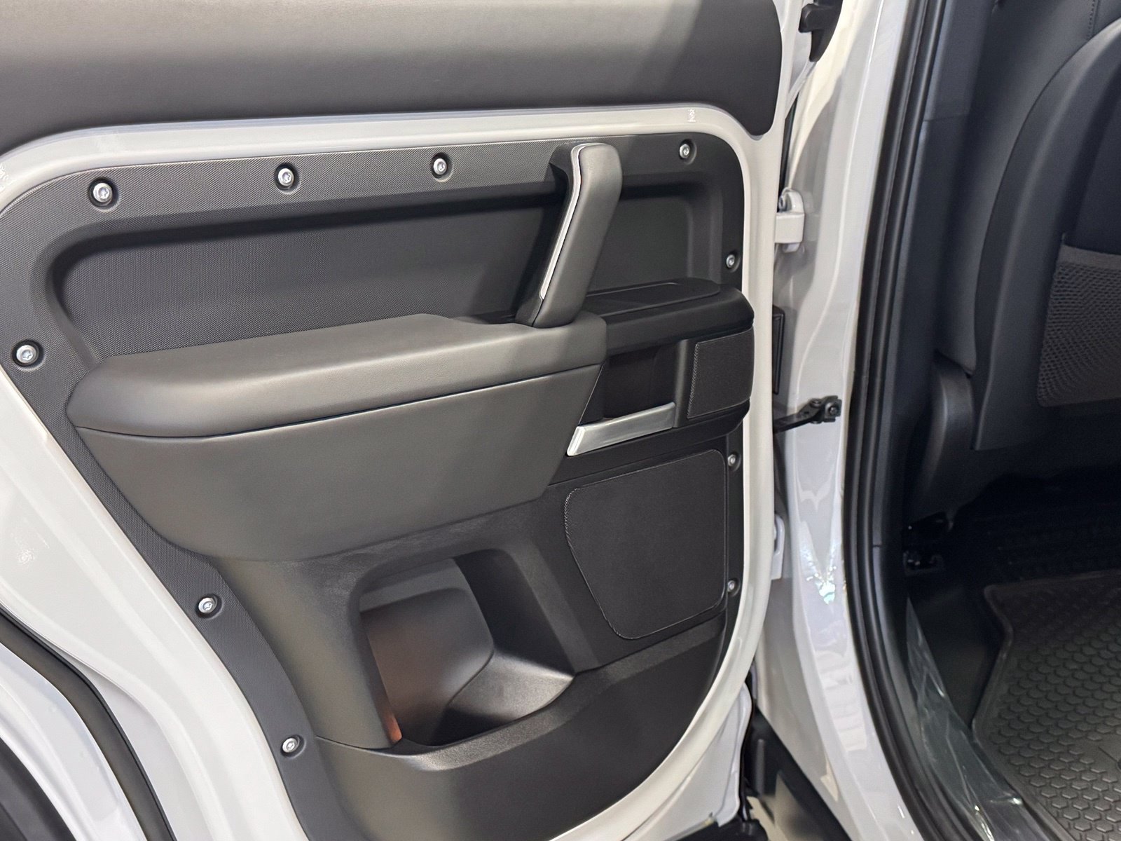 New 2026 Land Rover Defender 110 X-Dynamic SE AWD/4WD image 33