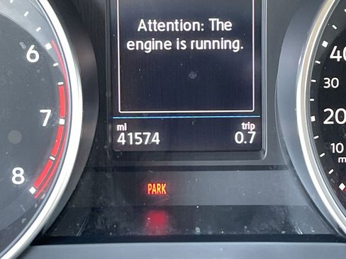 Used 2021 Volkswagen Tiguan SE w/ Panoramic Sunroof Package image 12