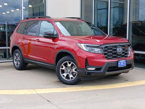 Used 2023 Honda Passport TrailSport image 2