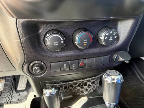 Used 2014 Jeep Wrangler Unlimited Sport w/ Quick Order Package 24S AWD/4WD image 15