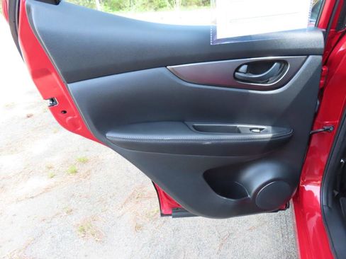 Used 2017 Nissan Rogue Sport S w/ S Appearance Package image 18