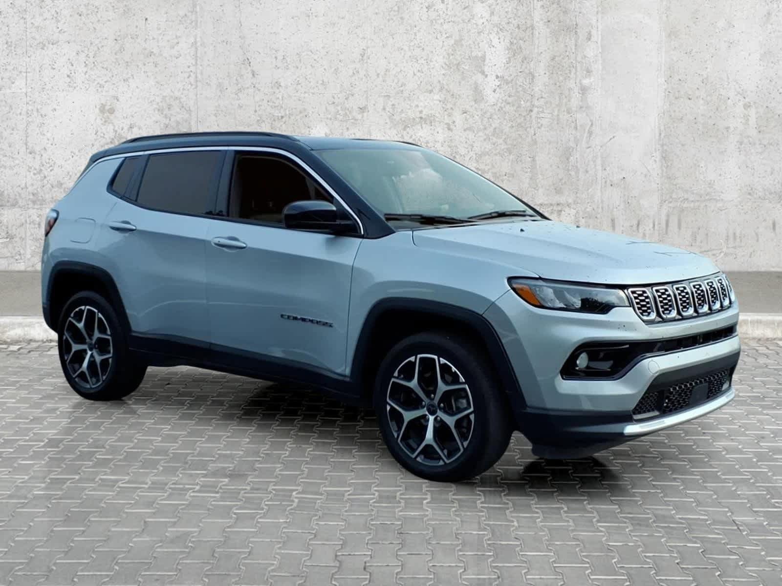 Used 2025 Jeep Compass Limited AWD/4WD image 2