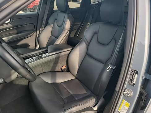 Used 2023 Volvo XC60 B5 Plus w/ Climate Package AWD/4WD image 12