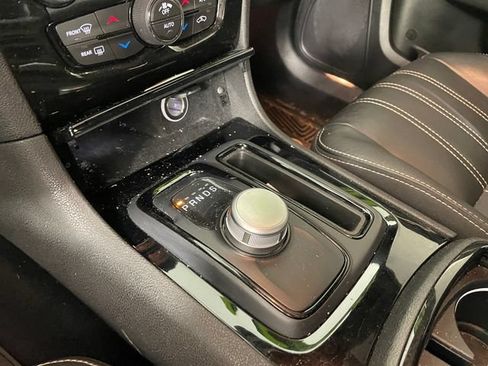 Used 2019 Chrysler 300 S RWD image 9
