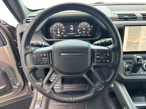 Used 2025 Land Rover Defender 110 X-Dynamic SE AWD/4WD image 28