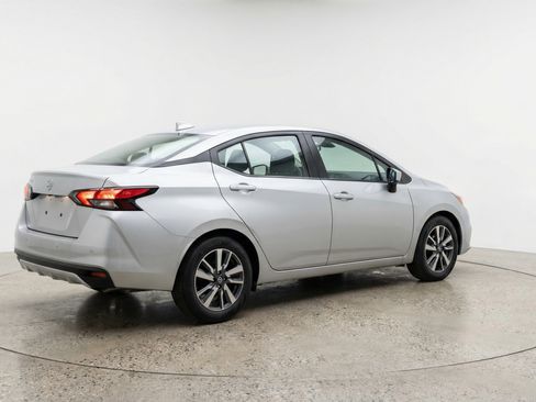 Used 2025 Nissan Versa SV image 9