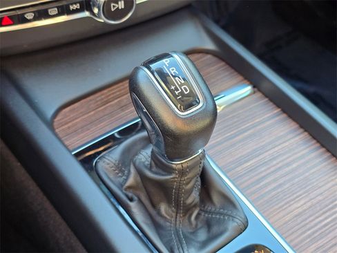 Used 2021 Volvo XC60 T5 Momentum w/ Advanced Package image 68