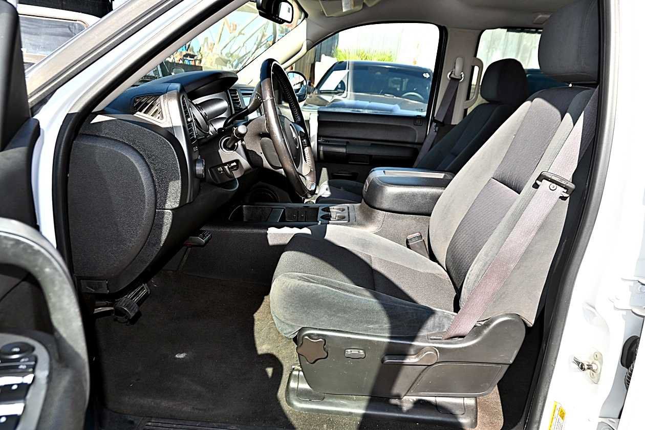 Used 2007 Chevrolet Silverado 2500 LT w/ 2LT Convenience Package RWD image 13