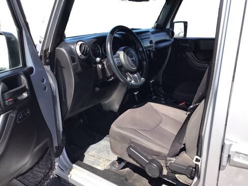 Used 2014 Jeep Wrangler Unlimited Sport w/ Quick Order Package 24S AWD/4WD image 9