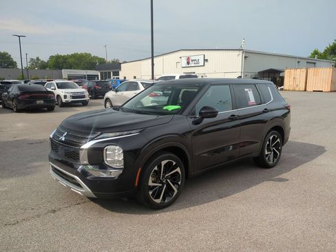 Used 2024 Mitsubishi Outlander FWD image 1
