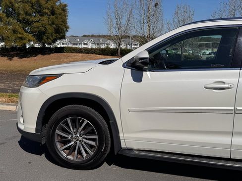 Used 2017 Toyota Highlander XLE image 8