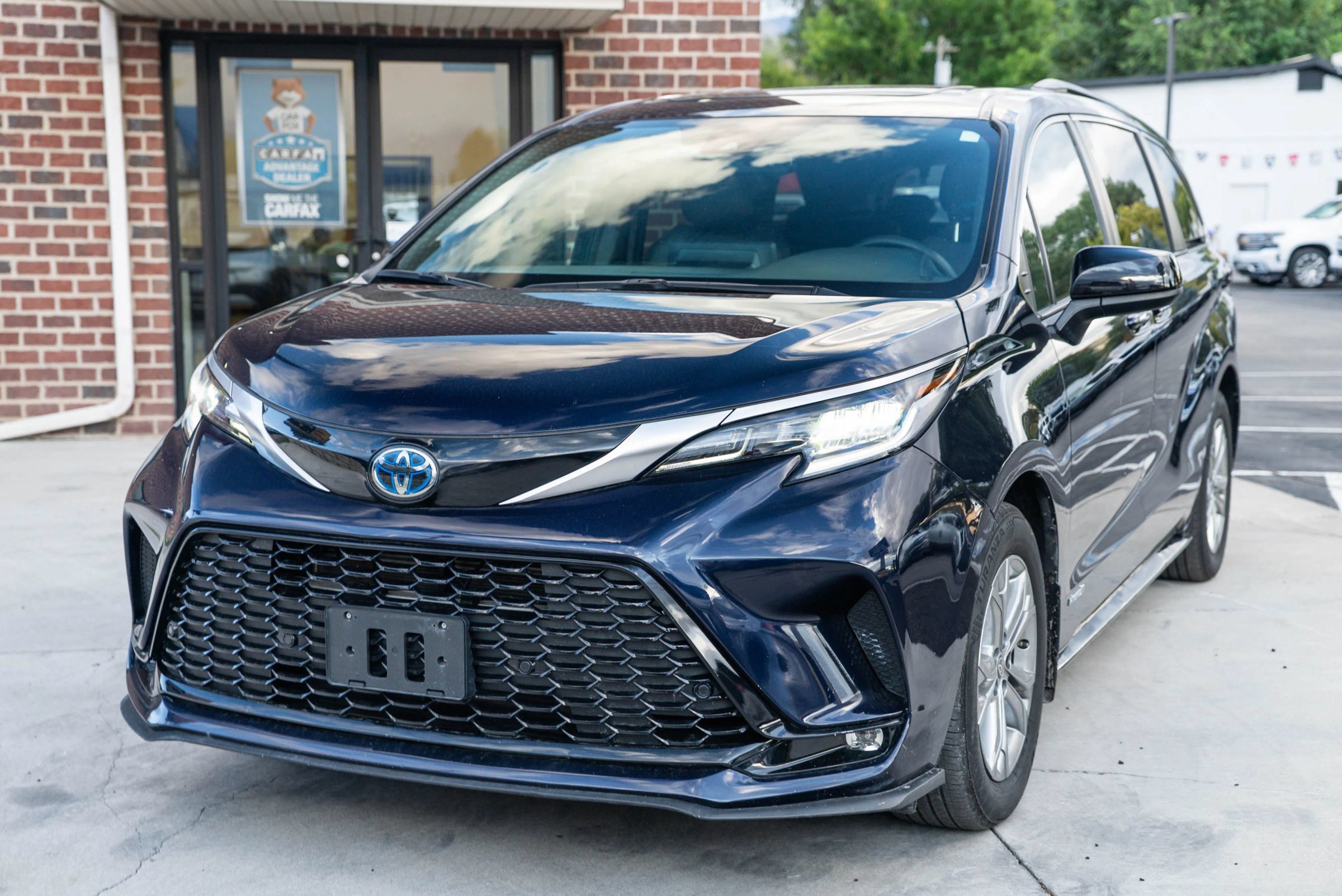 Used 2021 Toyota Sienna XSE AWD/4WD image 1
