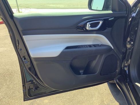 Used 2024 Jeep Compass Limited image 9