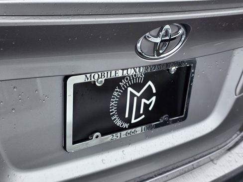 Used 2019 Toyota C-HR XLE FWD image 25