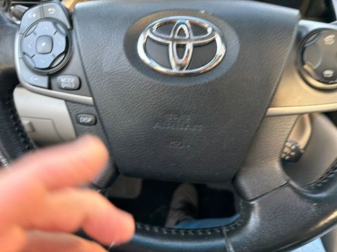 Used 2012 Toyota Camry XLE w/ Convenience Pkg FWD image 7