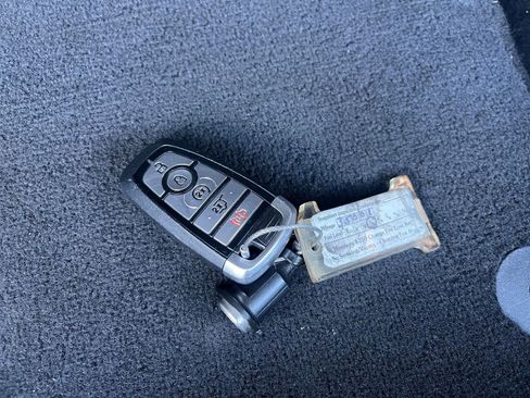 Used 2023 Ford Explorer Limited image 22