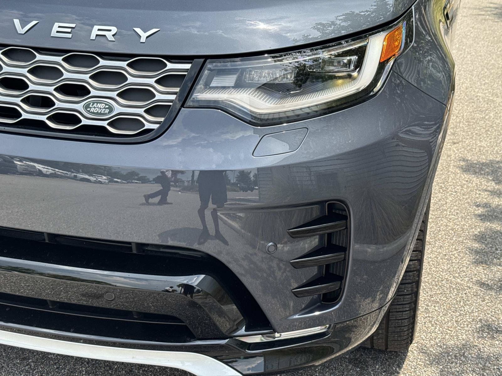 Certified 2026 Land Rover Discovery Limited Edition AWD/4WD image 9