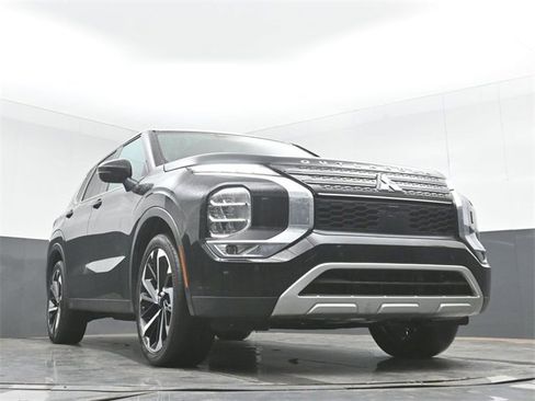 Used 2024 Mitsubishi Outlander SE image 41