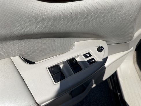 Used 2015 Nissan Quest S FWD image 18