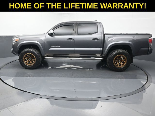 Used 2016 Toyota Tacoma Limited w/ Towing Package AWD/4WD image 4
