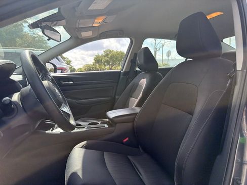 Used 2024 Nissan Altima 2.5 SV FWD image 9