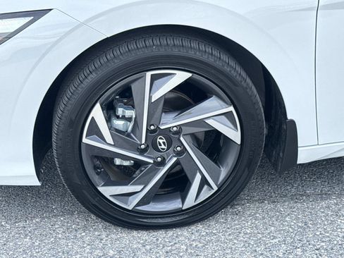 Certified 2025 Hyundai Elantra Limited w/ Cargo Package FWD image 30
