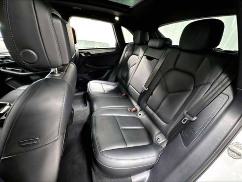 Used 2026 Porsche Macan AWD/4WD image 29