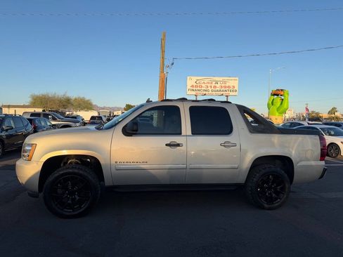 Used 2007 Chevrolet Avalanche LT RWD image 4