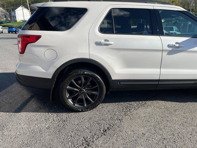 Used 2018 Ford Explorer XLT w/ Equipment Group 202A AWD/4WD image 8