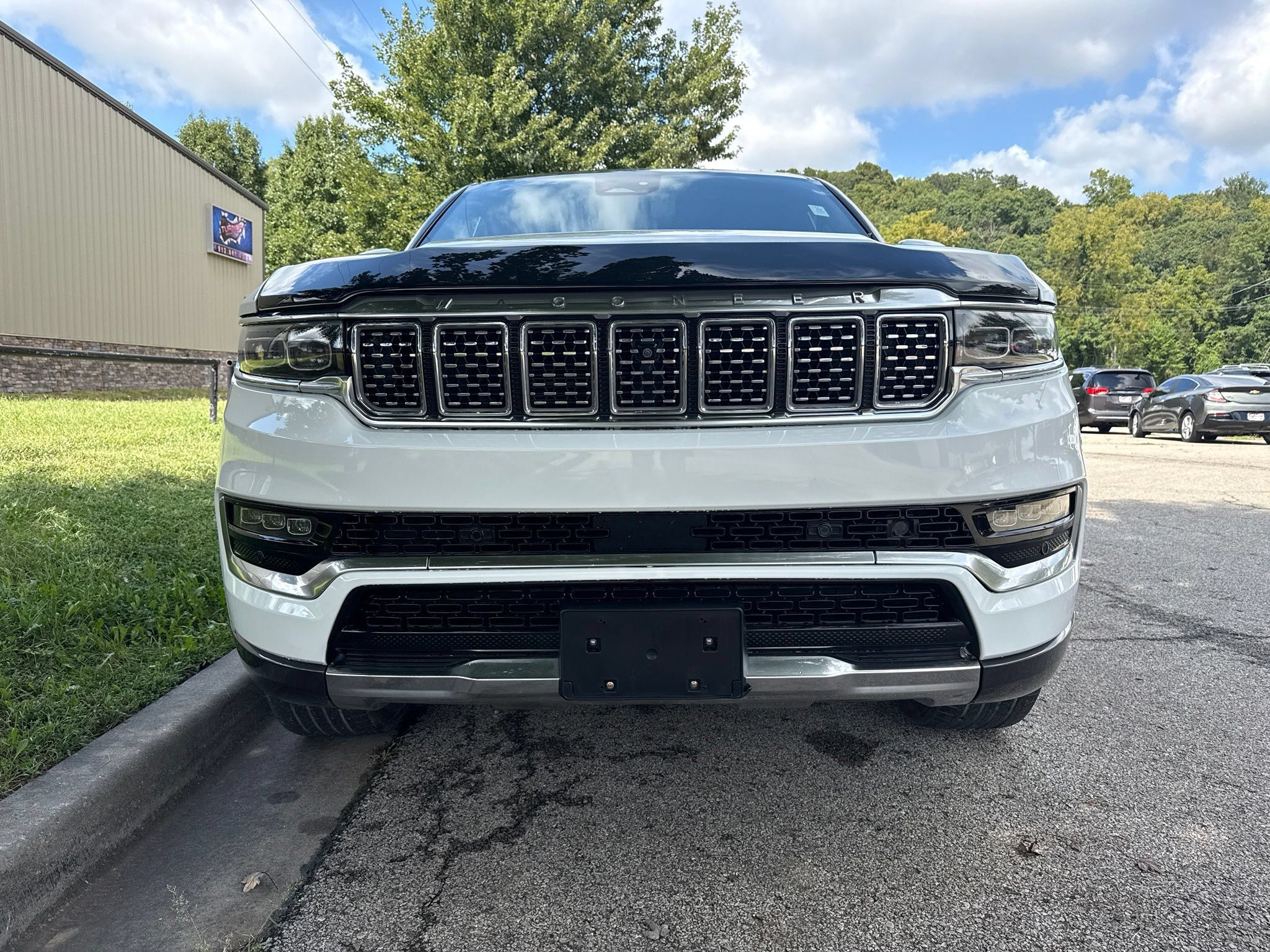 Used 2022 Jeep Grand Wagoneer Series II w/ Convenience Group III AWD/4WD image 2