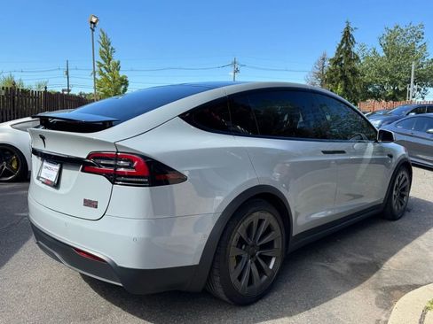 Used 2022 Tesla Model X Plaid image 4
