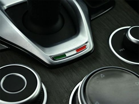 Used 2022 Alfa Romeo Stelvio Ti image 33