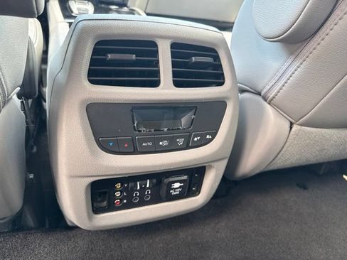 Used 2016 Honda Pilot Touring image 14