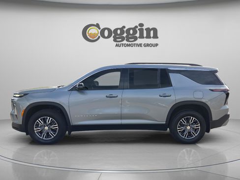 New 2026 Chevrolet Traverse LT w/ Driver Confidence Package FWD image 2