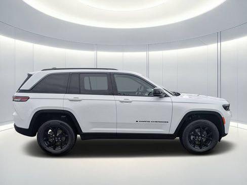 New 2026 Jeep Grand Cherokee Altitude RWD image 3