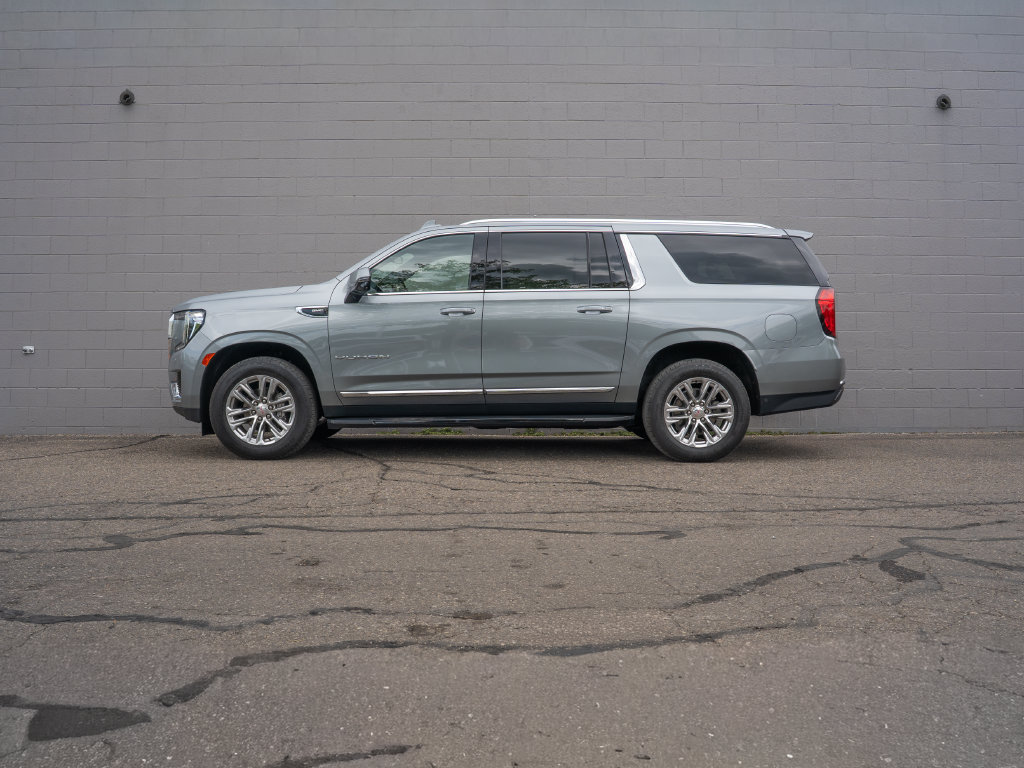 Used 2023 GMC Yukon XL SLT w/ SLT Premium Package AWD/4WD image 2