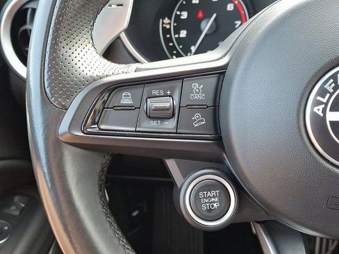 Used 2022 Alfa Romeo Stelvio Veloce image 27