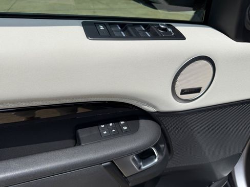 Used 2022 Land Rover Discovery S AWD/4WD image 17