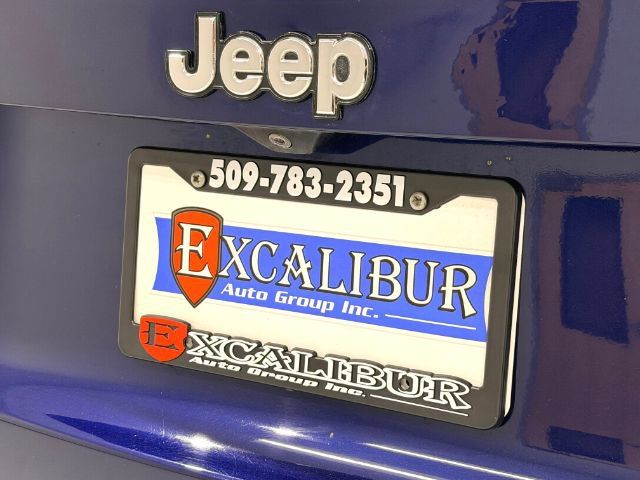 Used 2018 Jeep Renegade Latitude AWD/4WD image 9