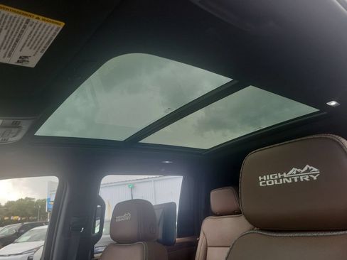 Used 2021 Chevrolet Suburban High Country RWD image 19