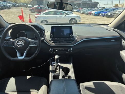 Used 2025 Nissan Altima 2.5 SV image 28