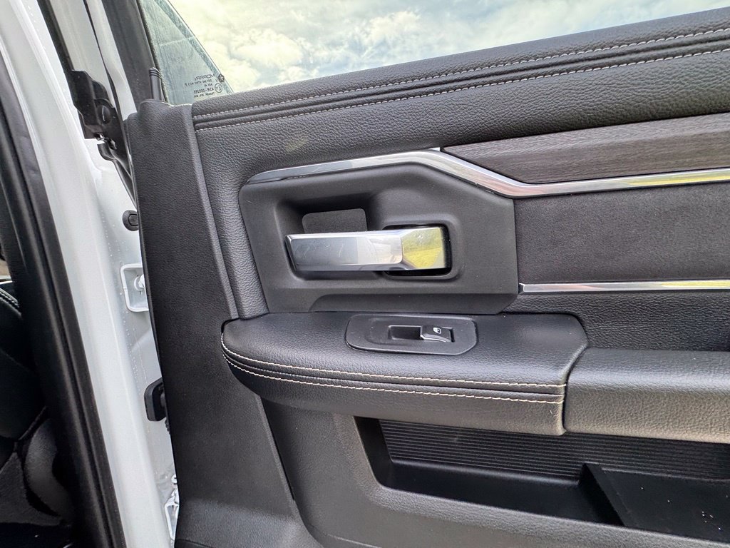 Used 2019 RAM 1500 Laramie AWD/4WD image 19